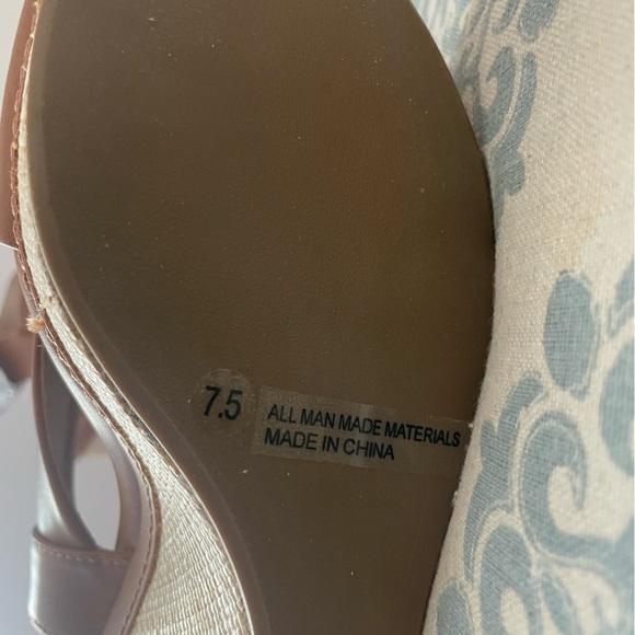 DV by Dolce Vita Desie Open Toe Wedge - Picture 5 of 5